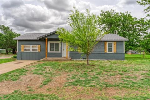 305 S Highland Dr, Erick, OK 73645 photo 1