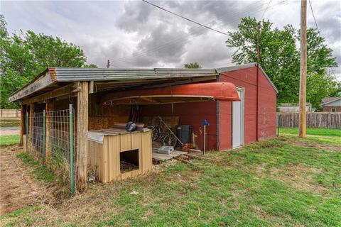 305 S Highland Dr, Erick, OK 73645 photo 32