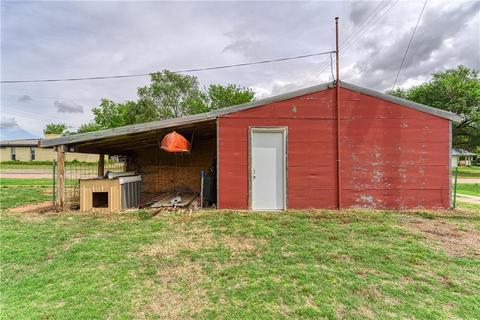 305 S Highland Dr, Erick, OK 73645 photo 33