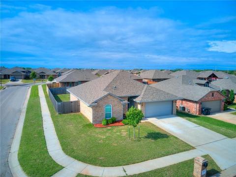 700 Manhattan Dr, Moore, OK 73160 photo 2