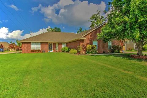 402 SW 5th St, Tuttle, OK 73089 photo 2