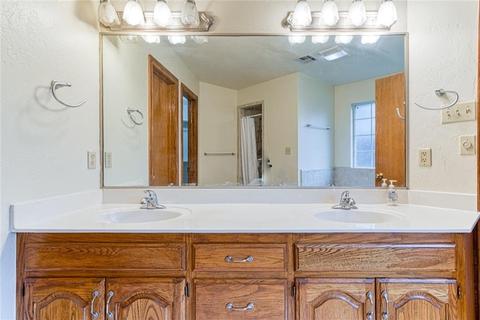 300 Val Verde St, Altus, OK 73521 photo 19