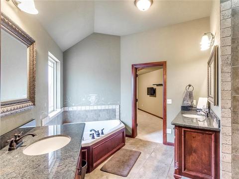 1301 Denver Cir, Moore, OK 73160 photo 28