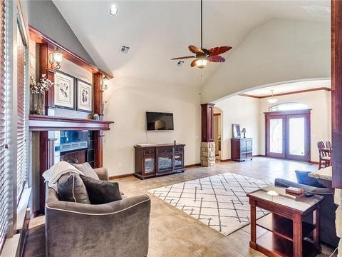1301 Denver Cir, Moore, OK 73160 photo 9