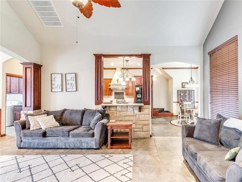1301 Denver Cir, Moore, OK 73160 photo 11