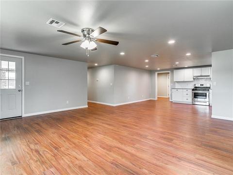 312 E 1st St, Stroud, OK 74079 photo 7