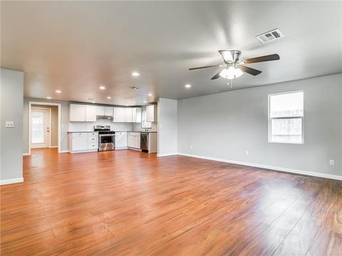 312 E 1st St, Stroud, OK 74079 photo 8