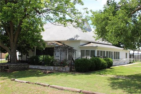 504 E 5th St, Chandler, OK 74834 photo 1