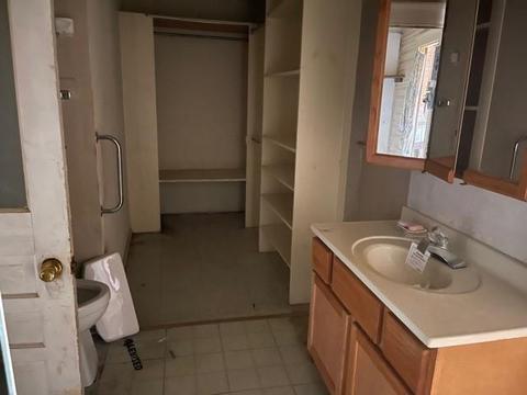 729 E Liveoak St, Altus, OK 73521 photo 3