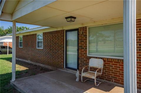 340 Weichel Dr, Colony, OK 73021 photo 2