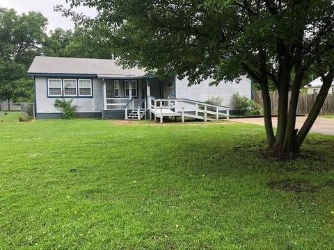 905 N Ayars St, Prague, OK 74864 photo 1