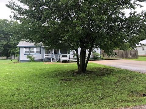 905 N Ayars St, Prague, OK 74864 photo 2