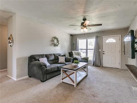 205 E Beech Ave, Yukon, OK 73099 photo 5