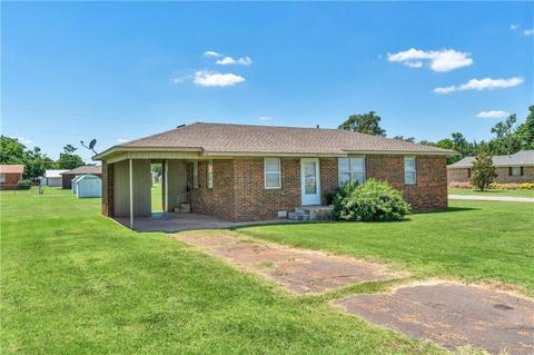 901 S Pine Ave, Erick, OK 73645 photo 2