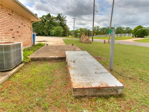 1074 N Hampton Rd, Harrah, OK 73045 photo 3
