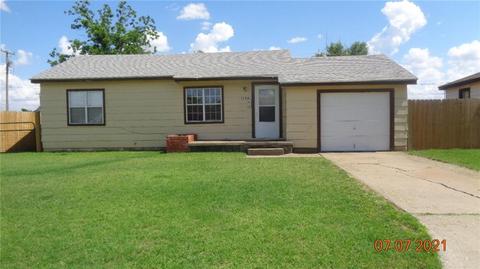 1124 E Chestnut St, Altus, OK 73521 photo 1