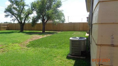 1124 E Chestnut St, Altus, OK 73521 photo 13