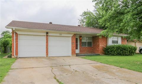 711 Harmon Cir, Moore, OK 73160 photo 1