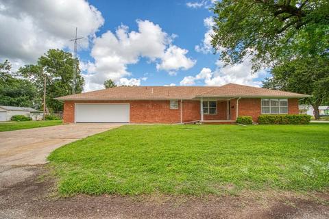 18 Watonga Homes For Sale Watonga Ok Real Estate Movoto 18 Watonga Homes For Sale Watonga Ok Real Estate Movoto