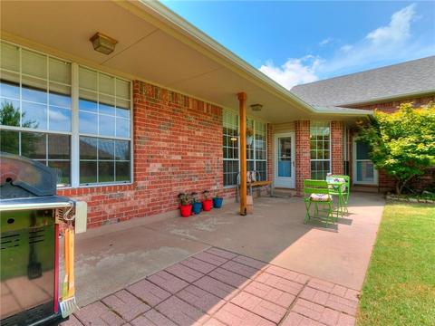 325 Thornebrook Dr, Norman, OK 73069 photo 5