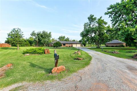 303 Timber Creek Dr, Tuttle, OK 73089 photo 2