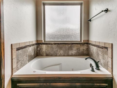 1601 Post Oak Ln, Moore, OK 73160 photo 12