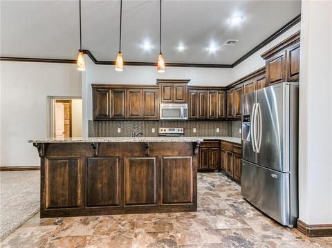 1601 Post Oak Ln, Moore, OK 73160 photo 3