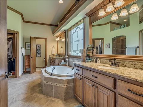 237 N Oaks Rd, Harrah, OK 73045 photo 17