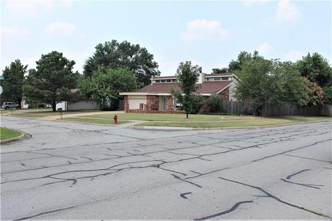 2017 Oakmeadows Dr, Norman, OK 73071 photo 3