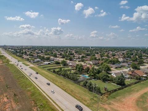332 E Olympic Dr, Yukon, OK 73099 photo 2