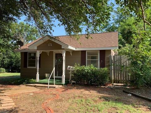 112 E 3rd St, Cordell, OK 73632 photo 2