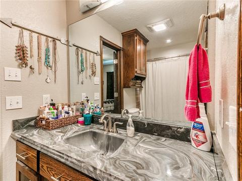 408 Lee Cir, Tuttle, OK 73089 photo 26