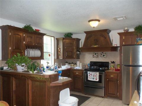 604 E Locust St, Tecumseh, OK 74873 photo 5