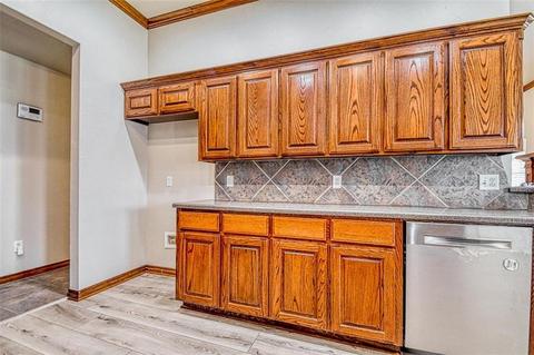2016 SW 32nd St, Moore, OK 73170 photo 8