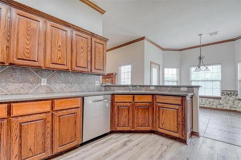 2016 SW 32nd St, Moore, OK 73170 photo 9