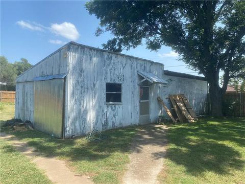 102 E Meek St, Wayne, OK 73095 photo 6