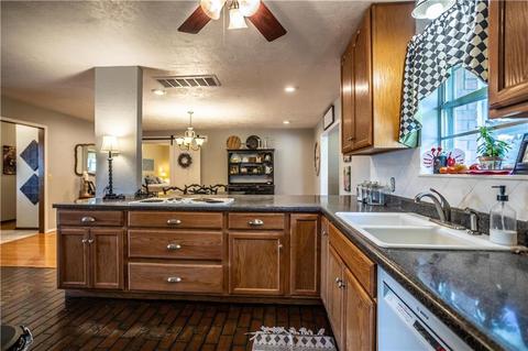 827 N Brewer Ave, Hydro, OK 73048 photo 8