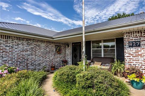 827 N Brewer Ave, Hydro, OK 73048 photo 2