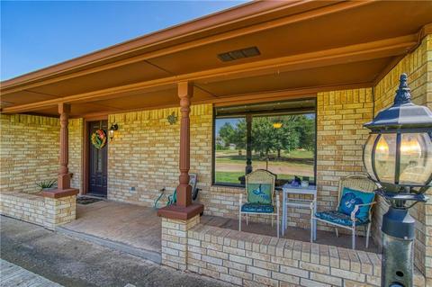 300 Sequoyah Ln, Altus, OK 73521 photo 3