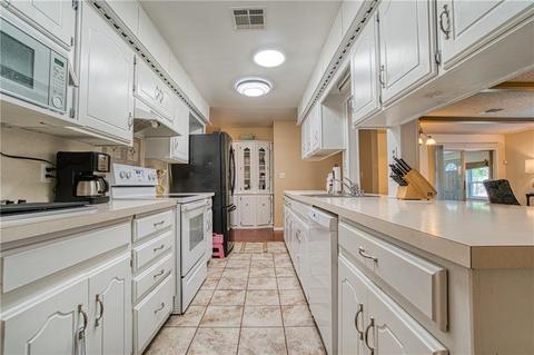 300 Sequoyah Ln, Altus, OK 73521 photo 8