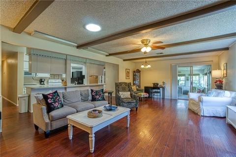 300 Sequoyah Ln, Altus, OK 73521 photo 5