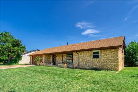 300 Sequoyah Ln, Altus, OK 73521 photo 2