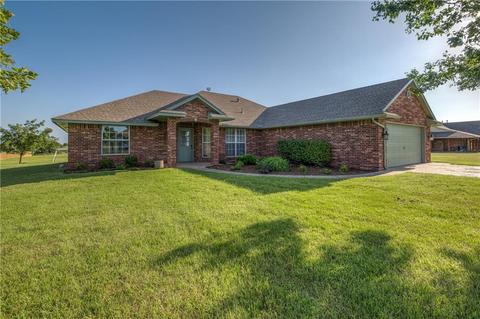 2306 Walnut Dr, Tuttle, OK 73089 photo 1