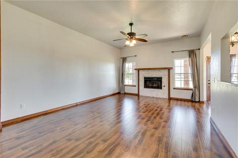 2306 Walnut Dr, Tuttle, OK 73089 photo 8