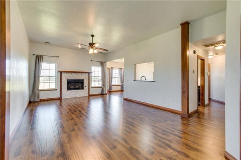 2306 Walnut Dr, Tuttle, OK 73089 photo 5