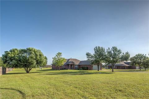 2306 Walnut Dr, Tuttle, OK 73089 photo 3