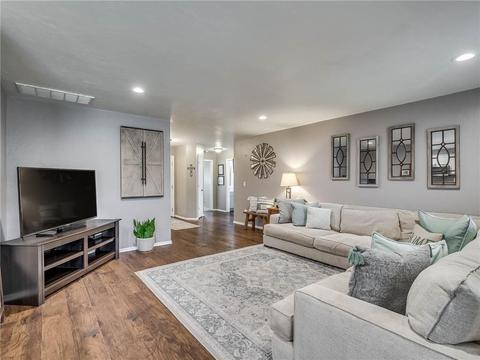 528 E Juniper Ln, Mustang, OK 73064 photo 7