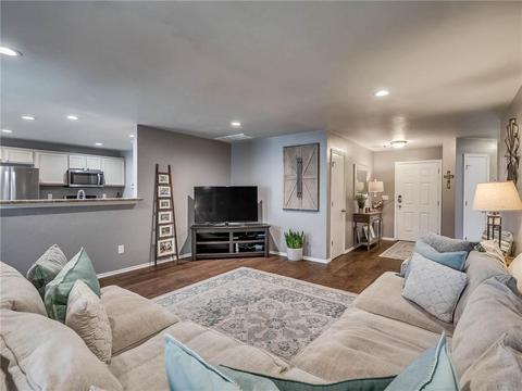 528 E Juniper Ln, Mustang, OK 73064 photo 8