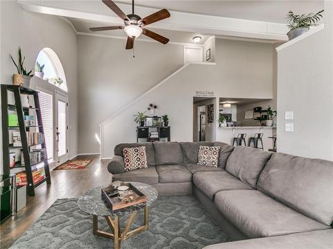 2129 Briarcliff Dr, Moore, OK 73170 photo 2
