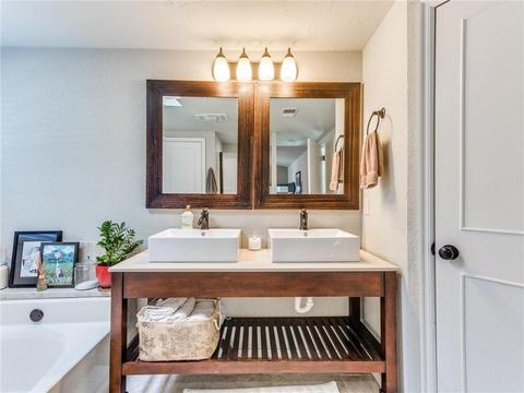2129 Briarcliff Dr, Moore, OK 73170 photo 3